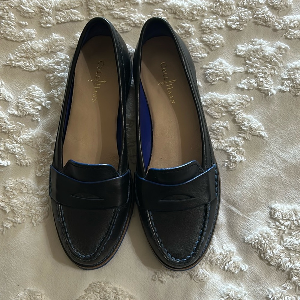 Ladies Cole Haan Black Loafer 51/2 B